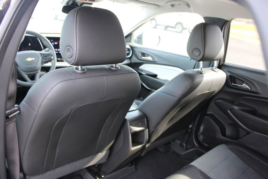 Used 2025 Chevrolet Trax LT image 22