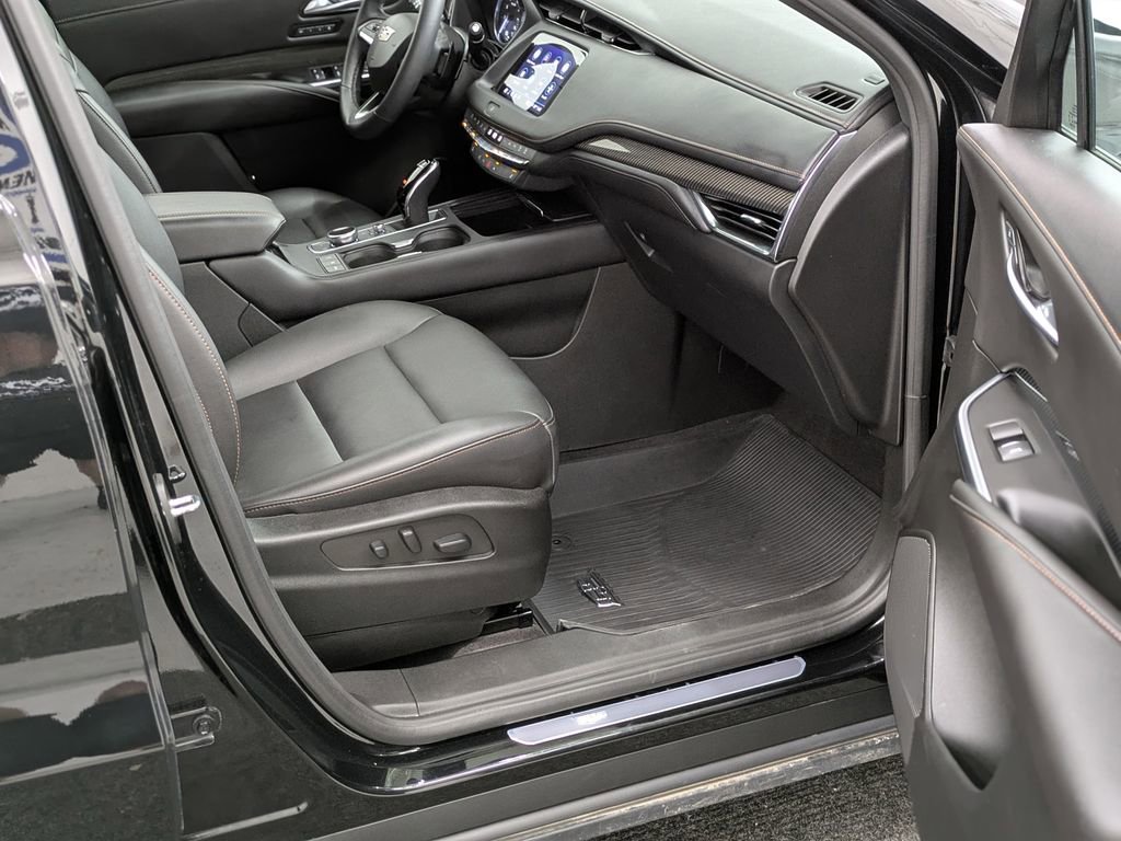 Used 2022 Cadillac XT4 Sport w/ Enhanced Visibility Package AWD/4WD image 34