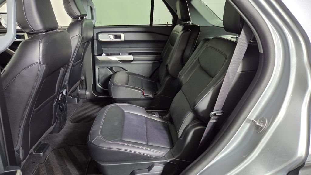 Used 2023 Ford Explorer Limited w/ Equipment Group 301A image 32