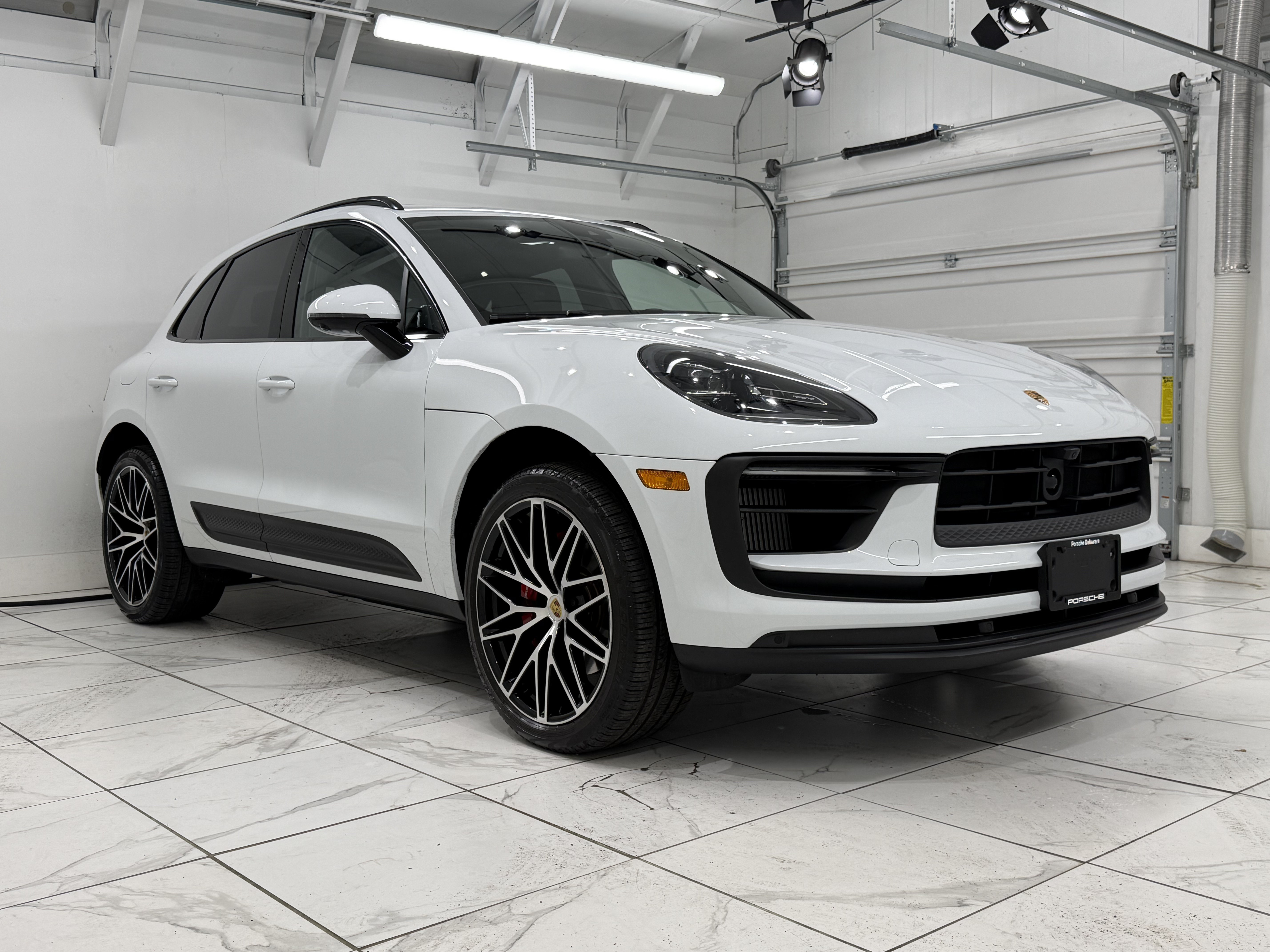 Certified 2024 Porsche Macan S AWD/4WD image 10
