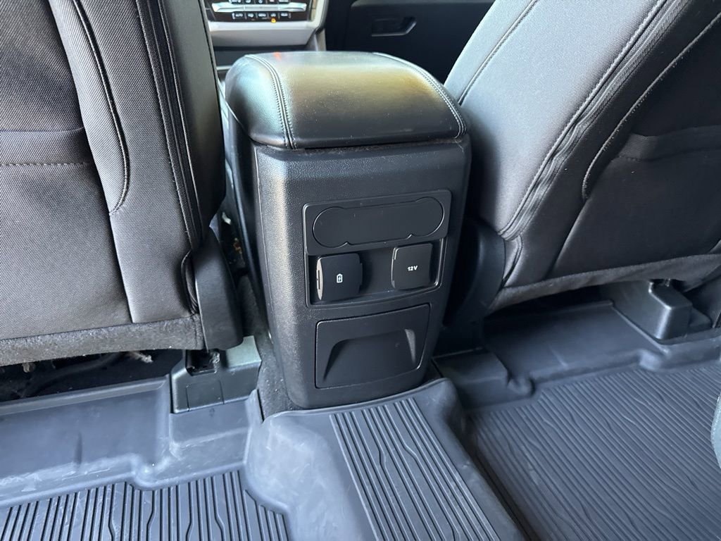 Used 2023 Ford Explorer XLT AWD/4WD image 24