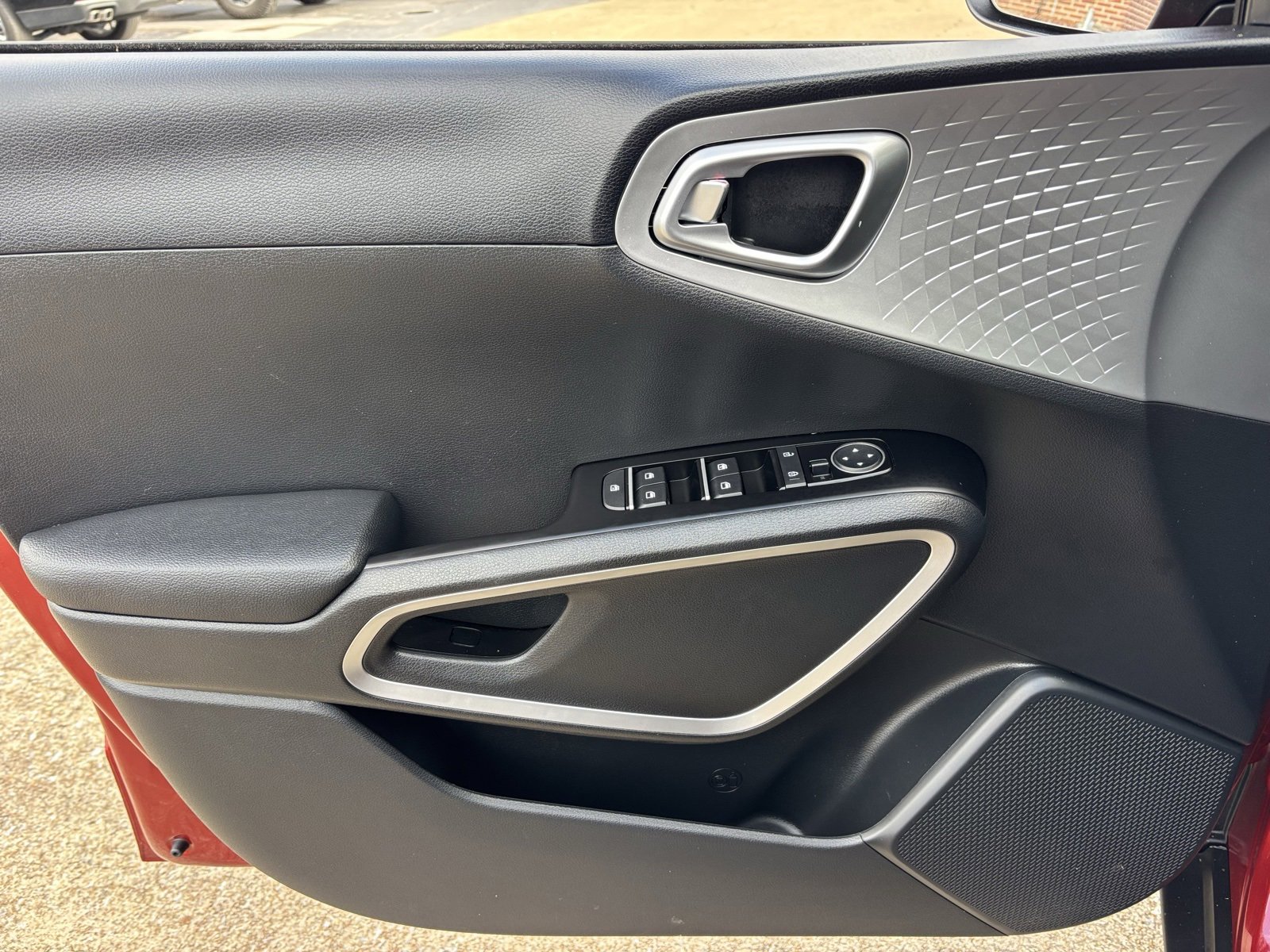 Used 2025 Kia Soul LX image 15