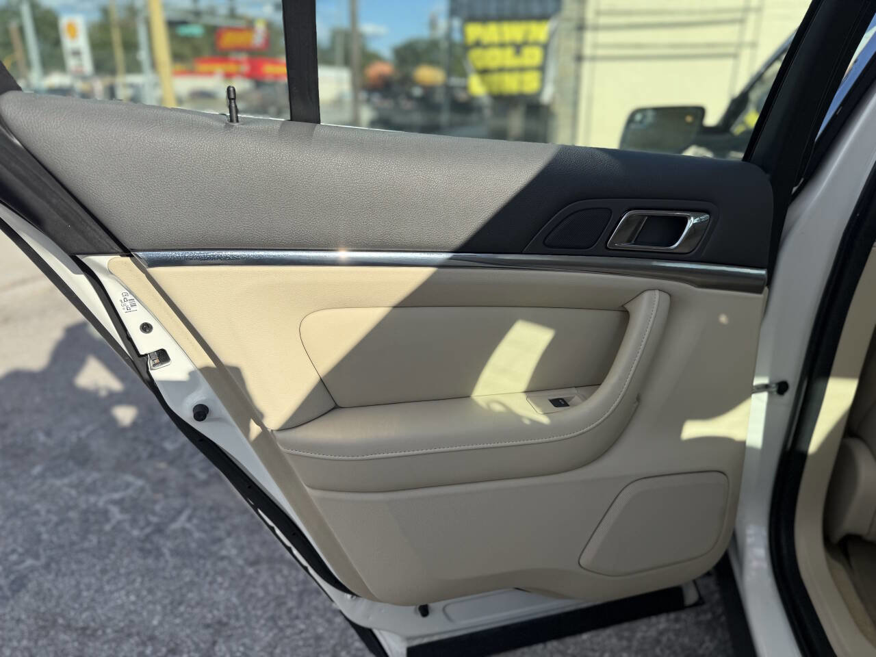 Used 2012 Lincoln MKS image 19