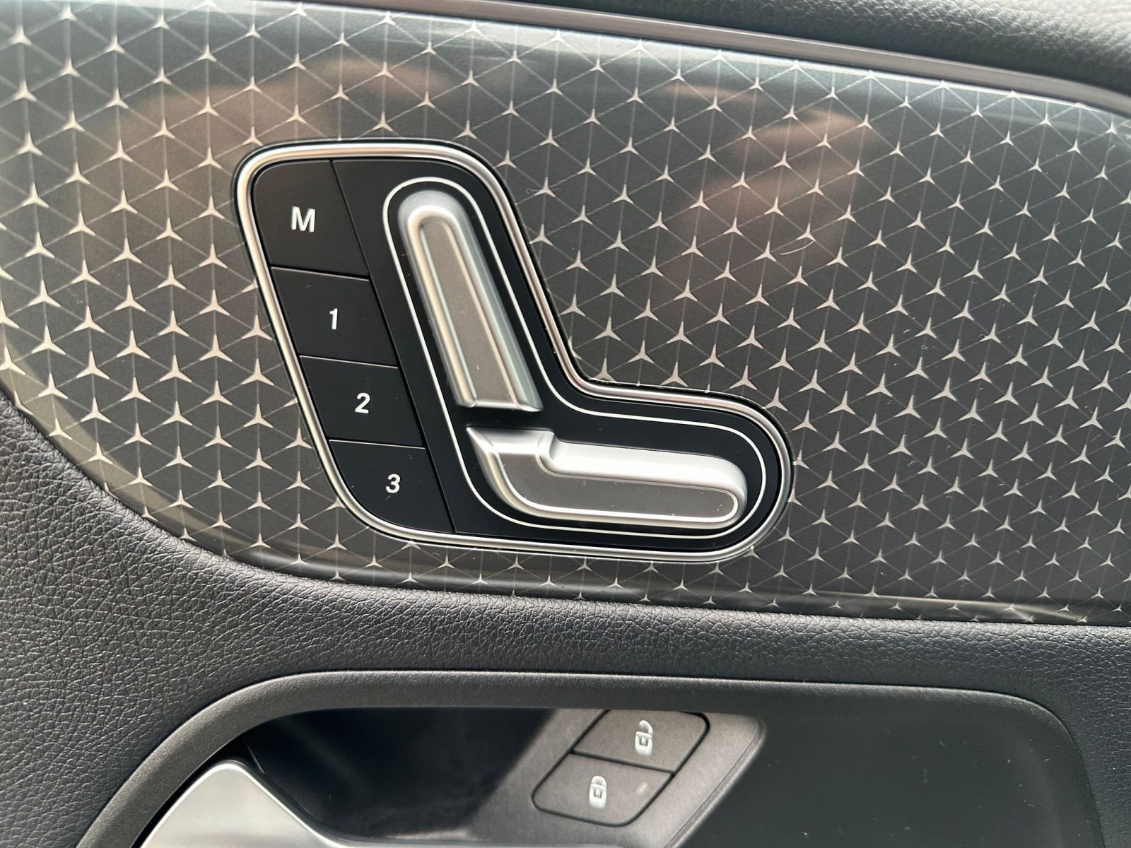 Used 2025 Mercedes-Benz GLA 250 4MATIC image 24