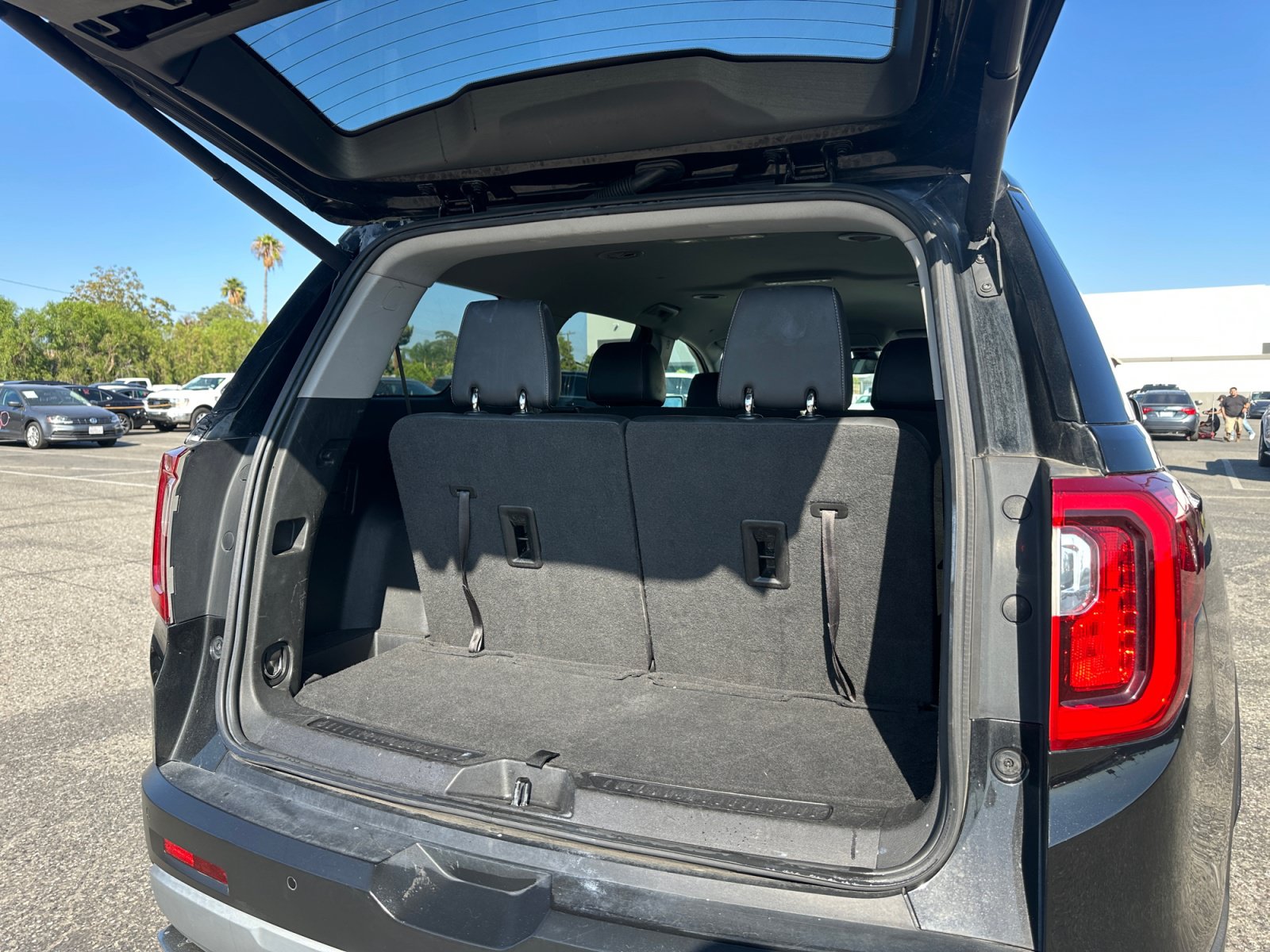 Used 2023 GMC Acadia SLT FWD image 17