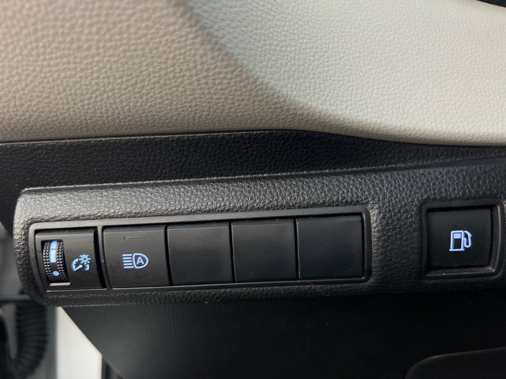 Used 2021 Toyota Corolla LE image 25