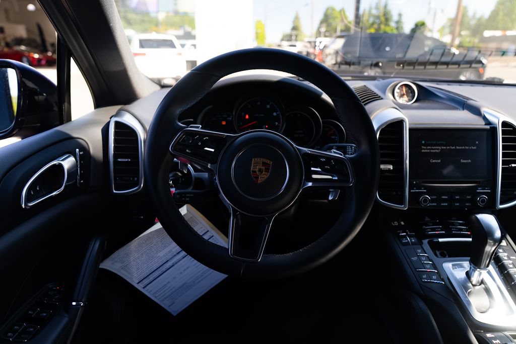 Used 2017 Porsche Cayenne AWD/4WD image 12