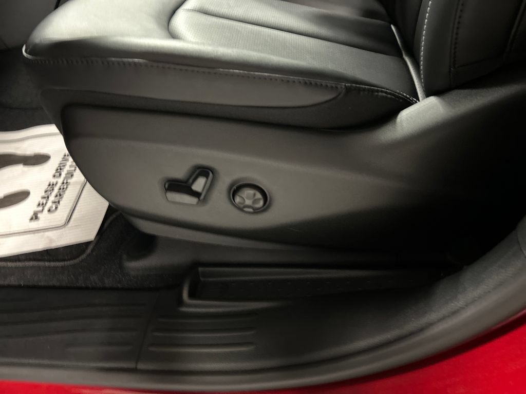 New 2026 Chrysler Pacifica Select w/ S Appearance Package FWD image 11