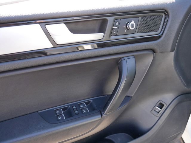 Used 2012 Volkswagen Touareg VR6 image 16
