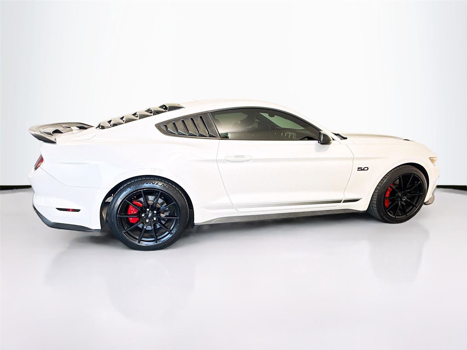 Used 2017 Ford Mustang GT Premium RWD image 29