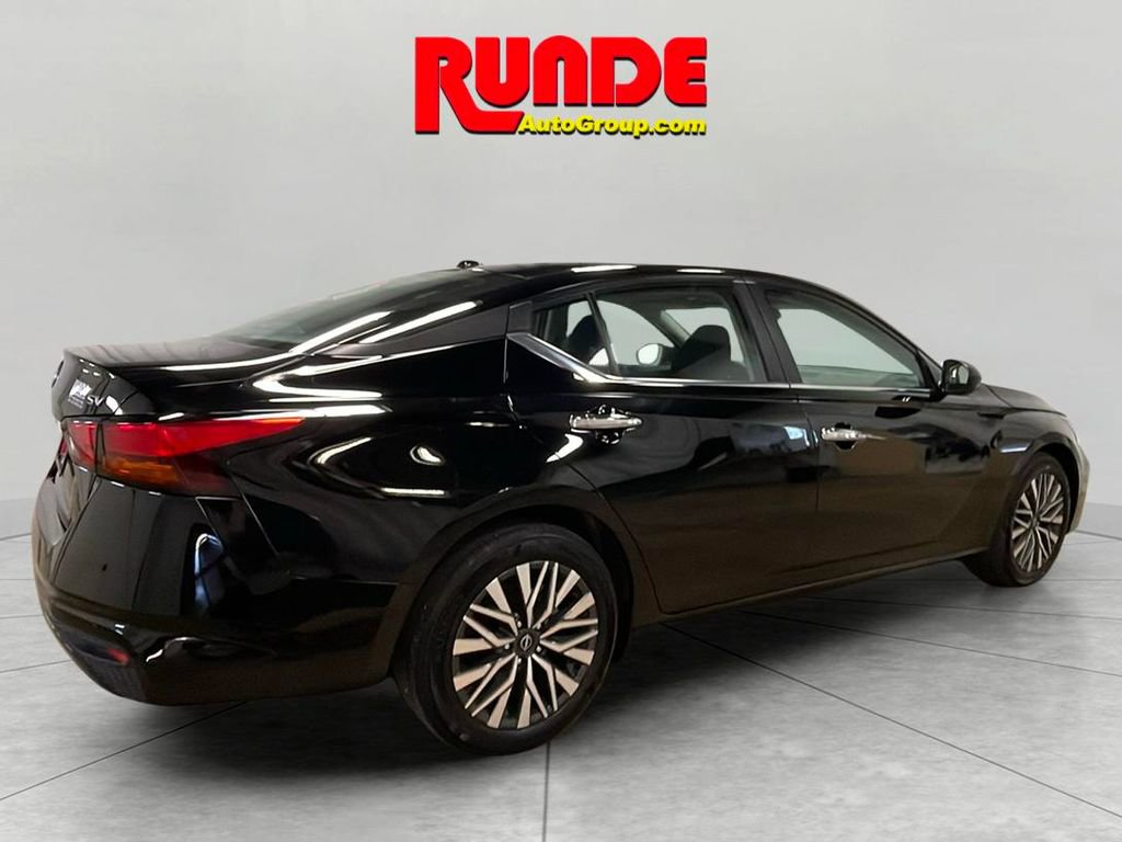 Used 2024 Nissan Altima 2.5 SV image 5