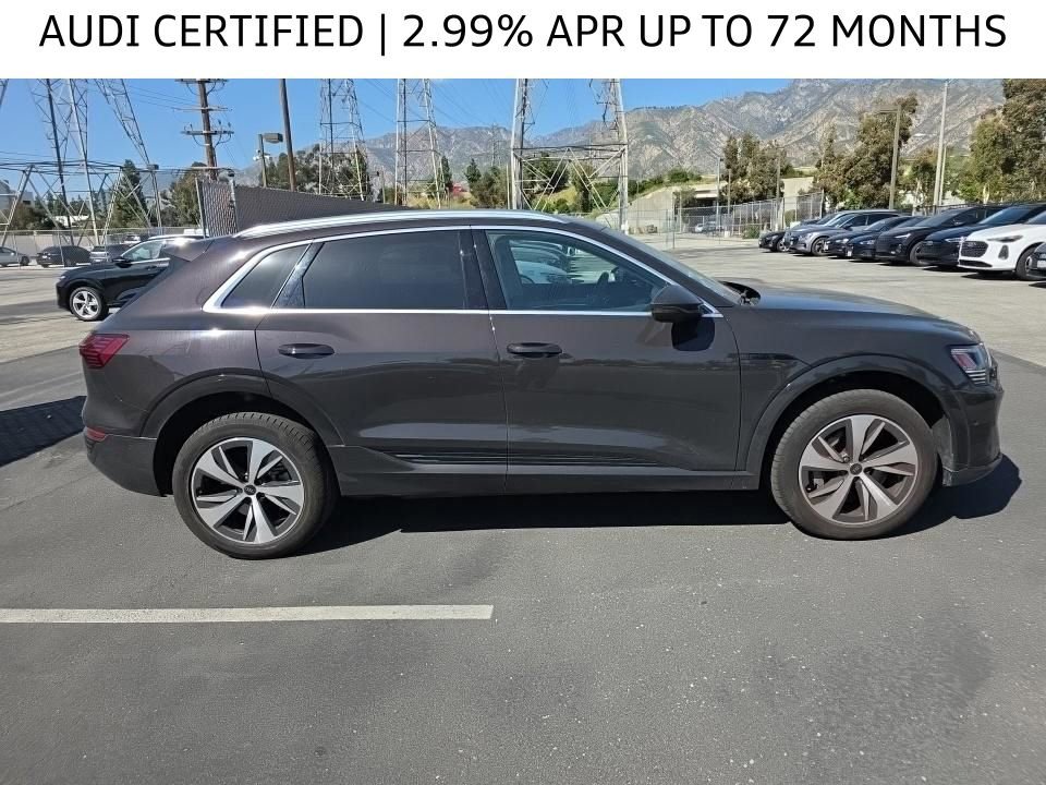 Used 2024 Audi Q8 e-tron Prestige image 3