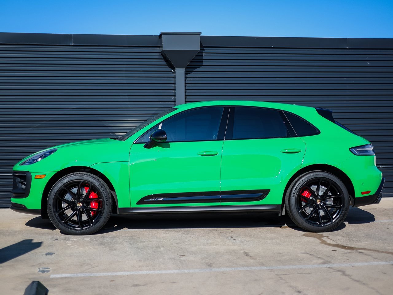 Certified 2024 Porsche Macan GTS image 2