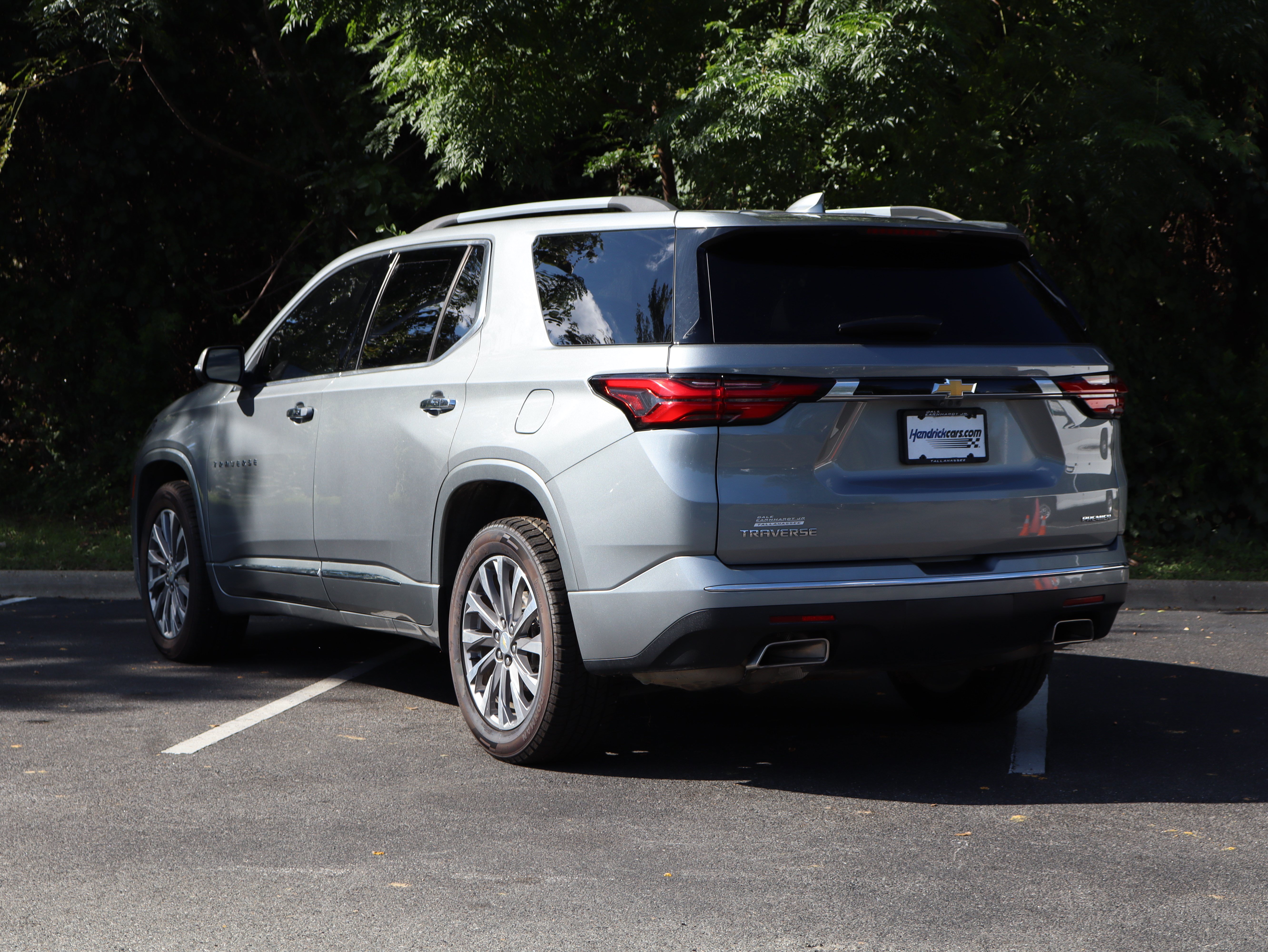 Used 2023 Chevrolet Traverse Premier FWD image 7