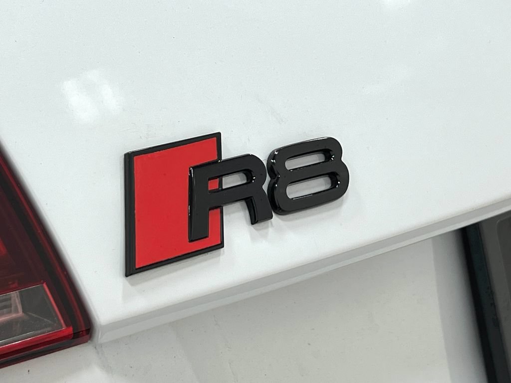 Used 2015 Audi R8 V8 w/ Extended Leather Package AWD/4WD image 37