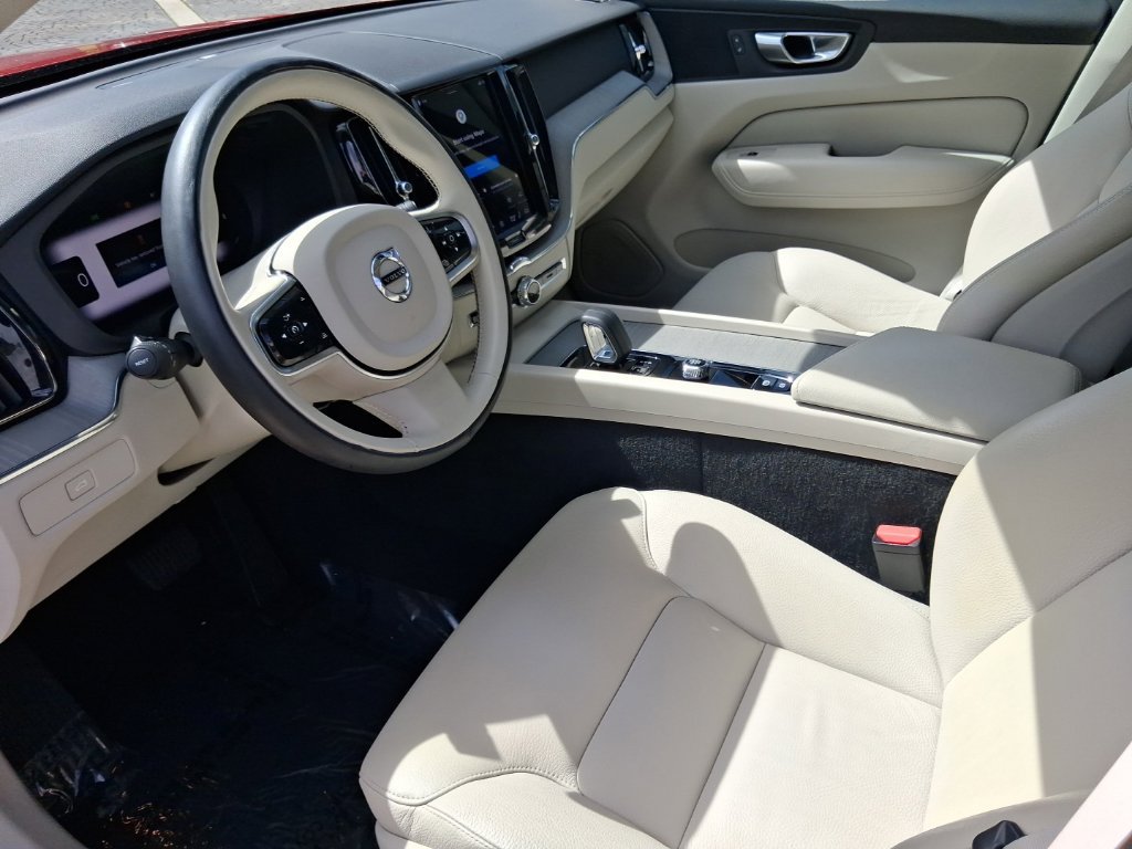 Used 2024 Volvo XC60 B5 Plus AWD/4WD image 13