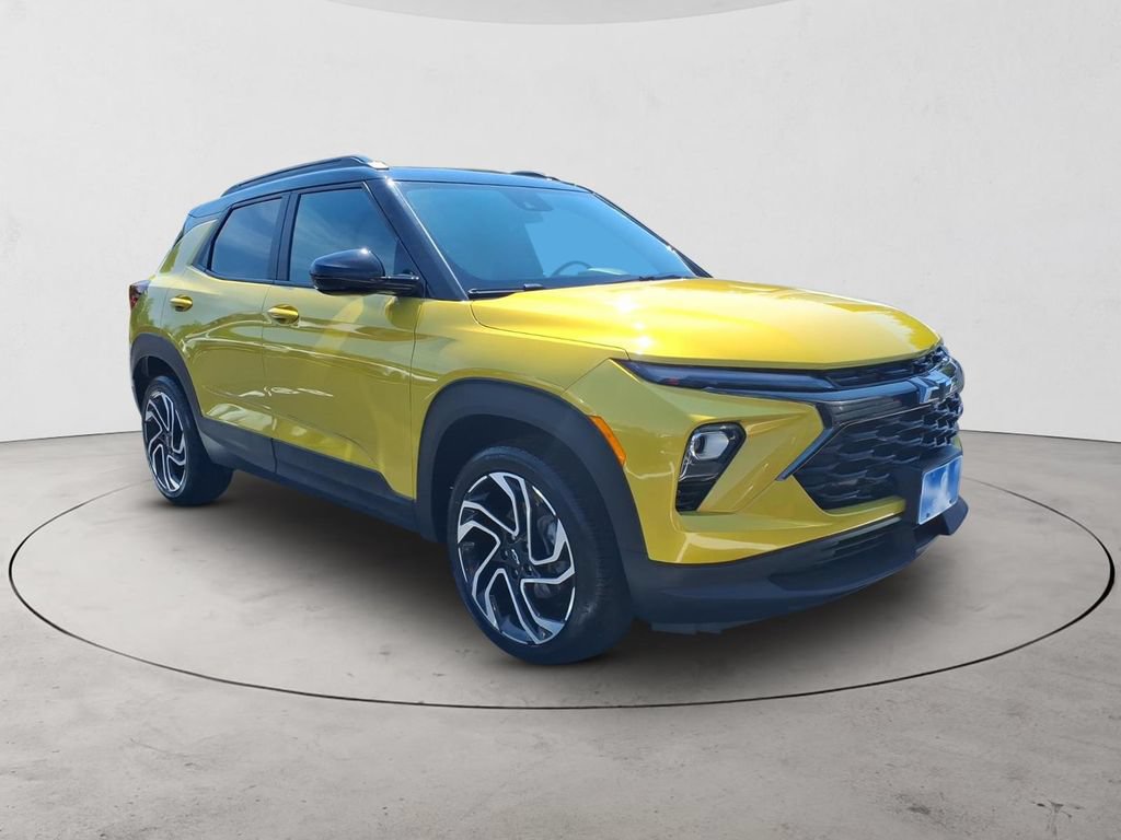Used 2025 Chevrolet TrailBlazer RS w/ Convenience Package AWD/4WD image 3