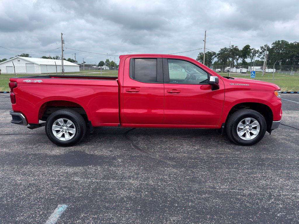 Used 2023 Chevrolet Silverado 1500 LT AWD/4WD image 12
