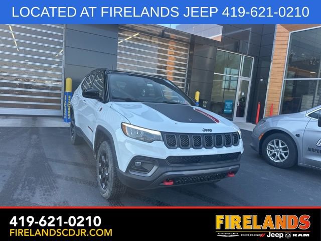 Used 2023 Jeep Compass Trailhawk w/ Trailhawk Elite Group image 3