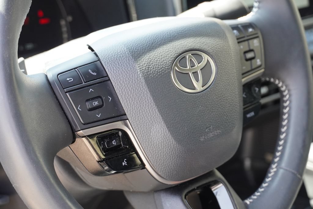 Used 2026 Toyota Camry Hybrid FWD image 27