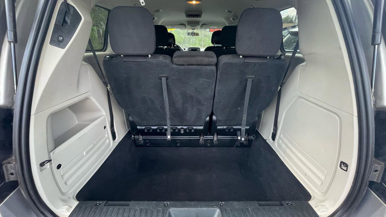 Used 2014 Dodge Grand Caravan SXT image 17