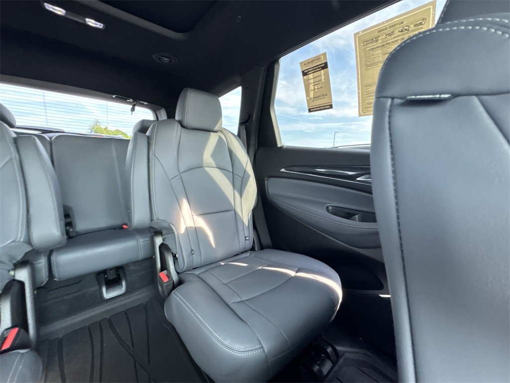 Used 2024 Buick Enclave Essence image 14