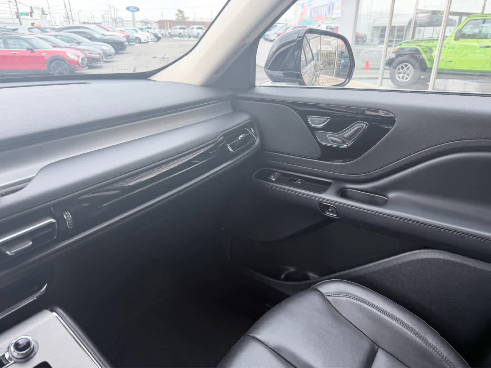 Used 2023 Lincoln Aviator AWD image 31