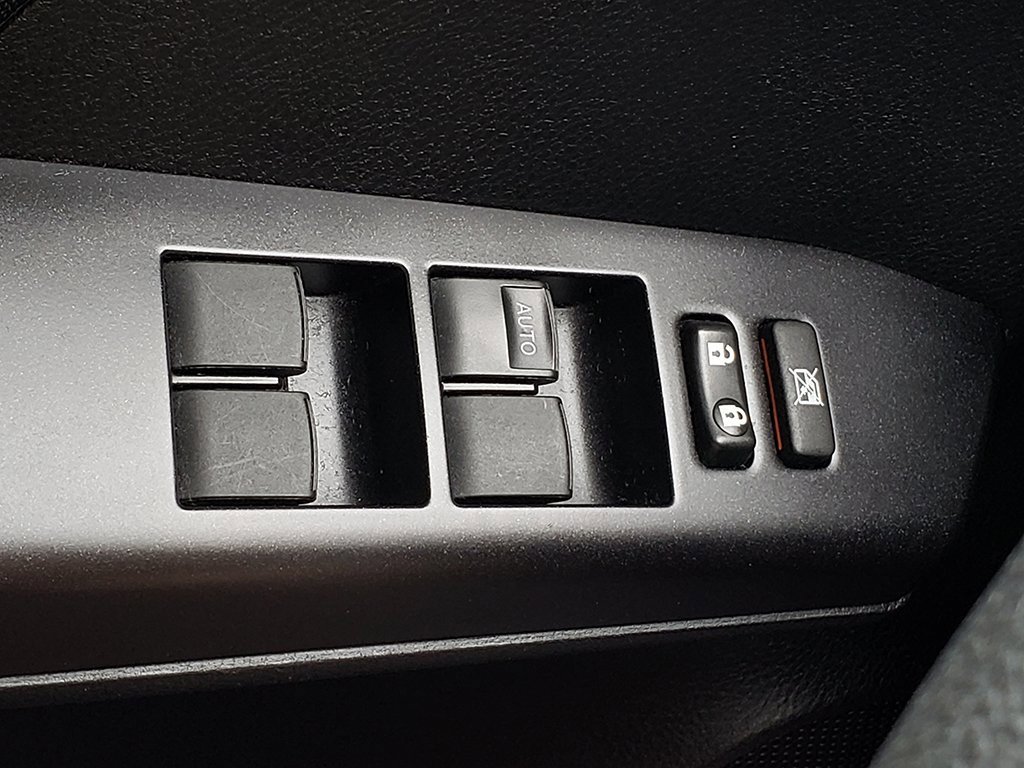 Used 2018 Toyota RAV4 LE image 29