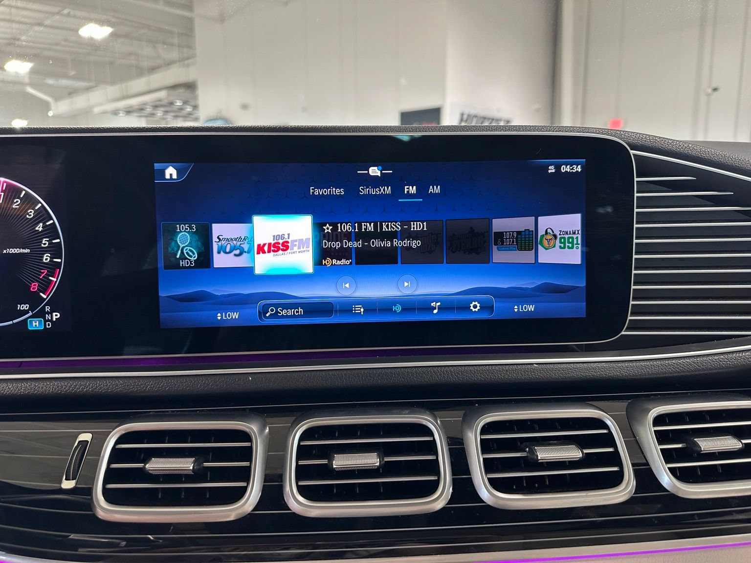 Used 2024 Mercedes-Benz GLE 450e 4MATIC image 25