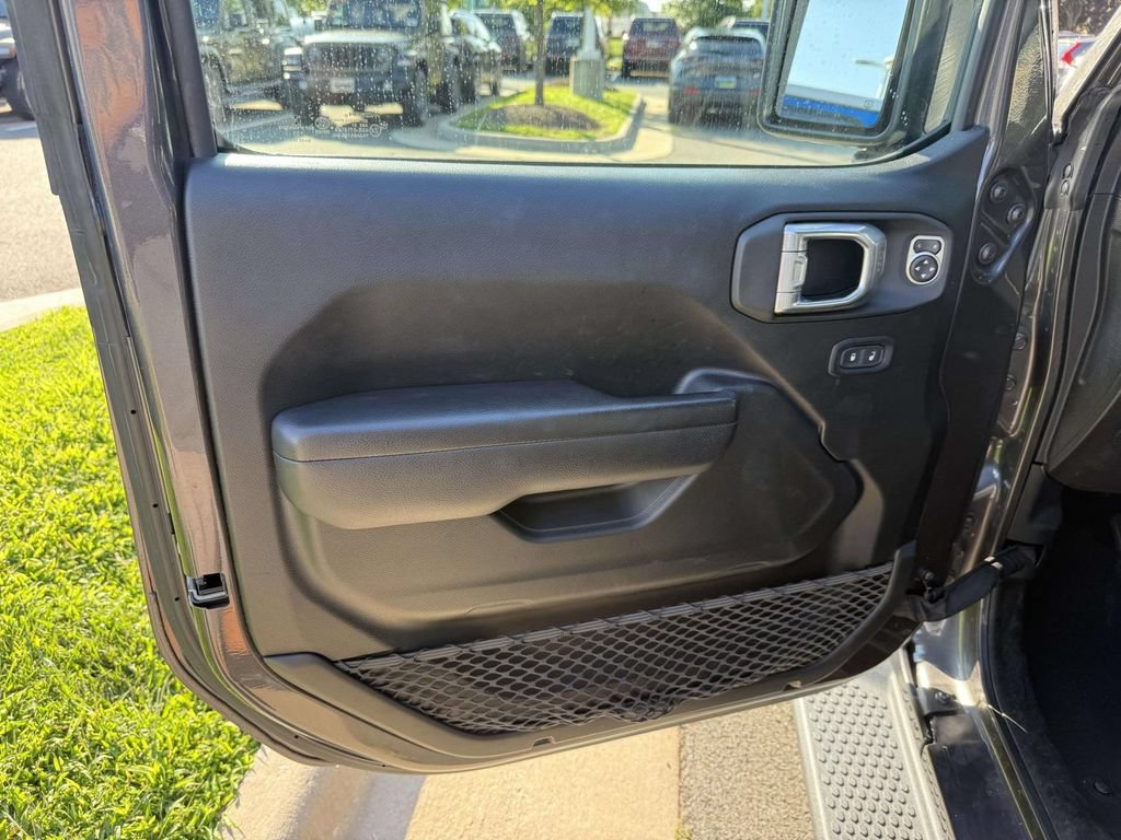 Used 2021 Jeep Wrangler Sport AWD/4WD image 31