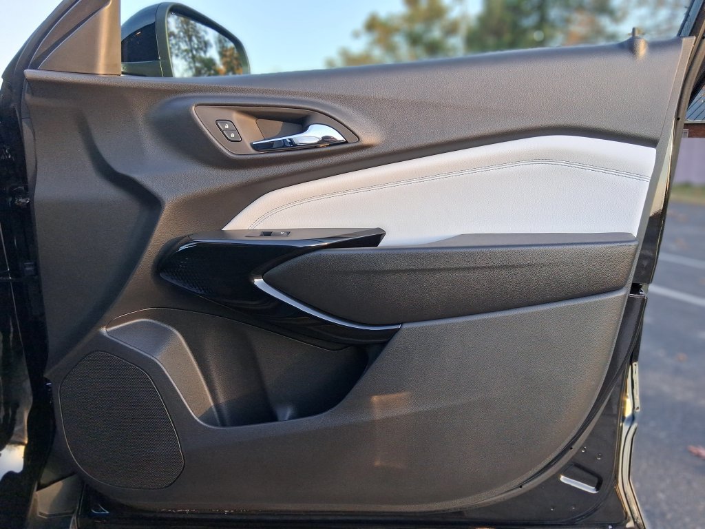New 2026 Chevrolet Trax LT w/ Sunroof Package FWD image 9