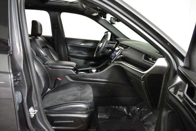 Used 2023 Jeep Grand Cherokee L Laredo AWD/4WD image 39