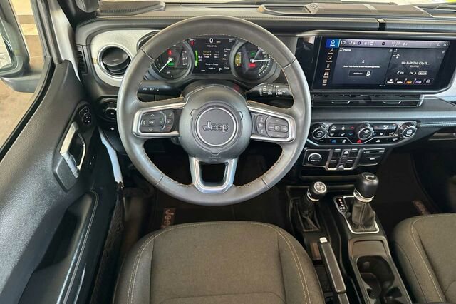 Used 2024 Jeep Wrangler Unlimited Sahara AWD/4WD image 11