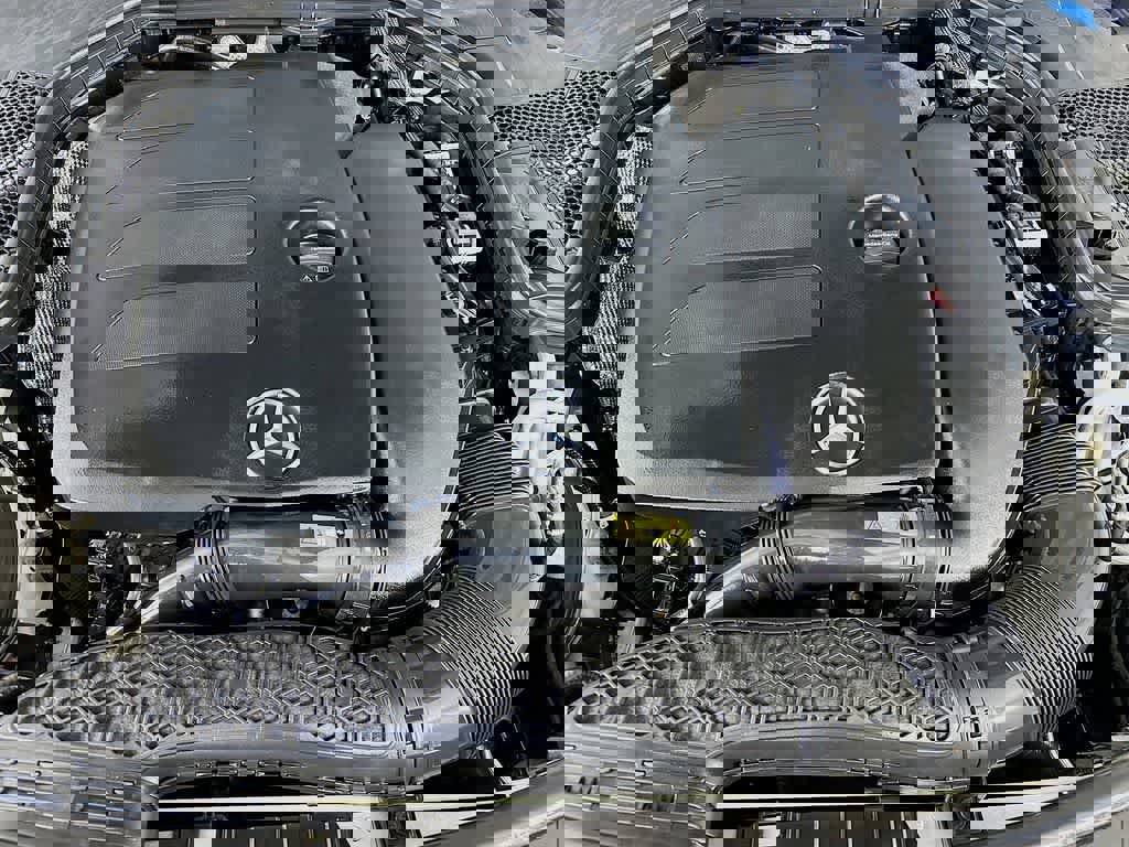 Used 2020 Mercedes-Benz C 300 Sedan image 9