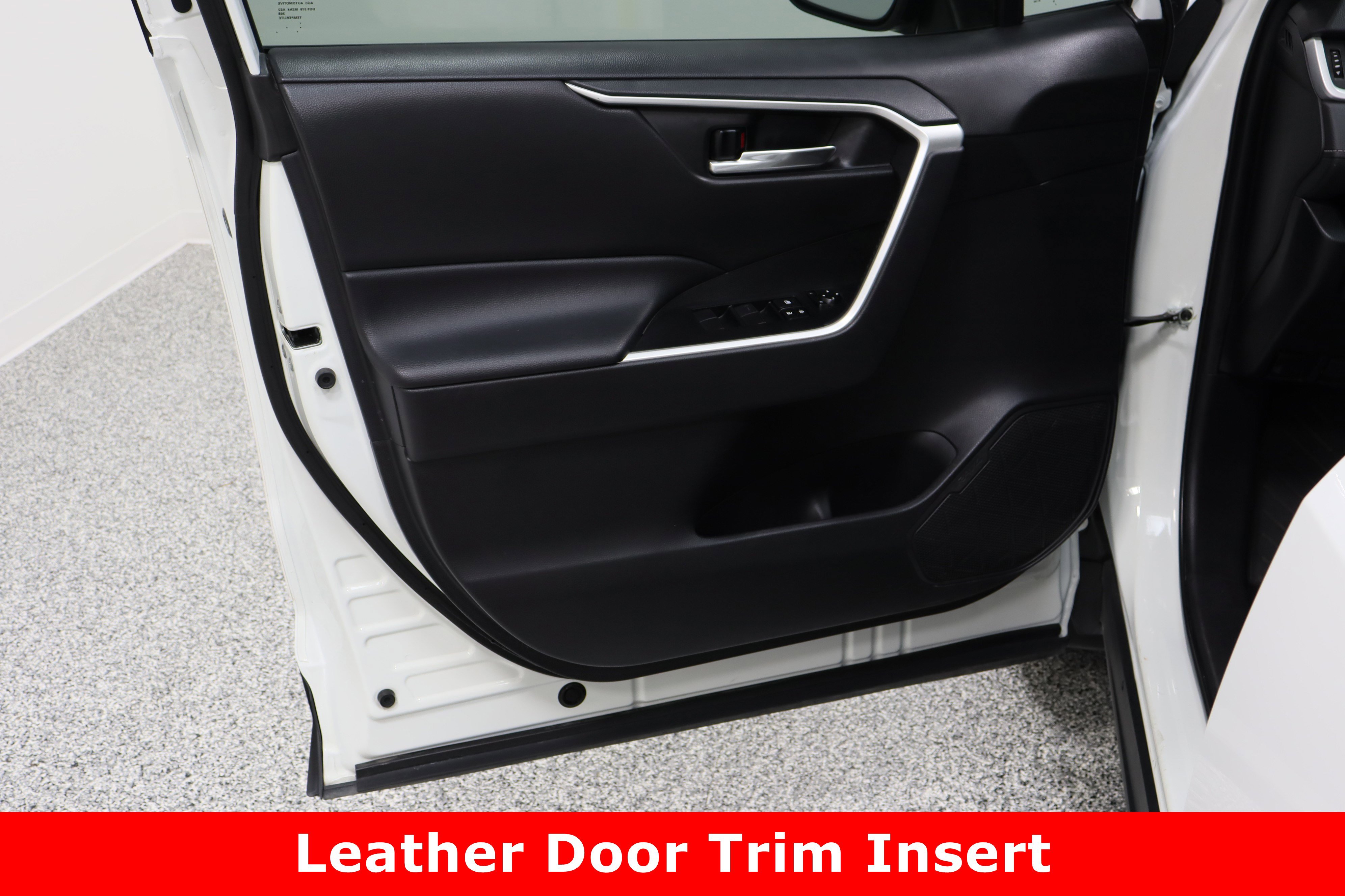 Used 2021 Toyota RAV4 XLE w/ Carpet Mat Package (TMS) image 12