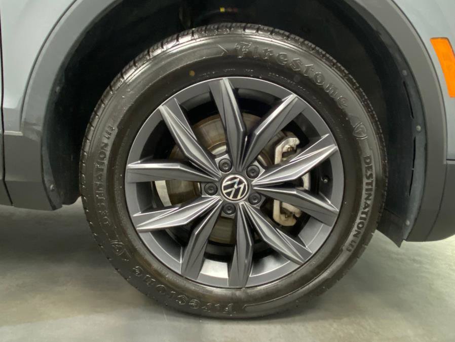 Used 2023 Volkswagen Tiguan SE AWD/4WD image 16