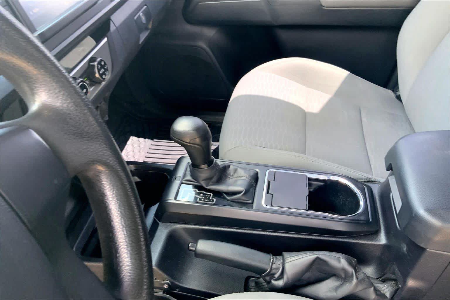 Used 2016 Toyota Tacoma SR w/ SR Convenience Package RWD image 17
