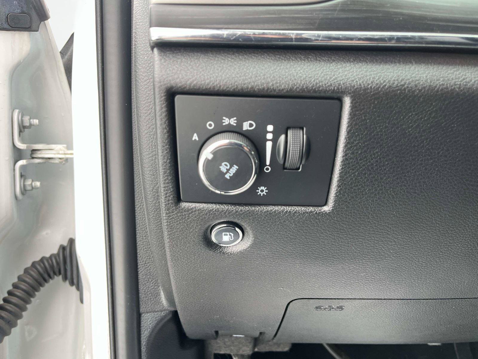 Used 2020 Jeep Grand Cherokee Limited w/ Luxury Group II image 30