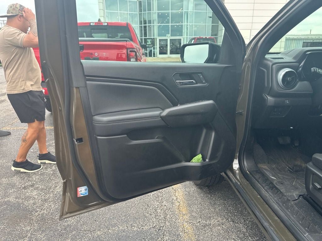 Used 2023 Chevrolet Colorado LT w/ LT Convenience Package II AWD/4WD image 14