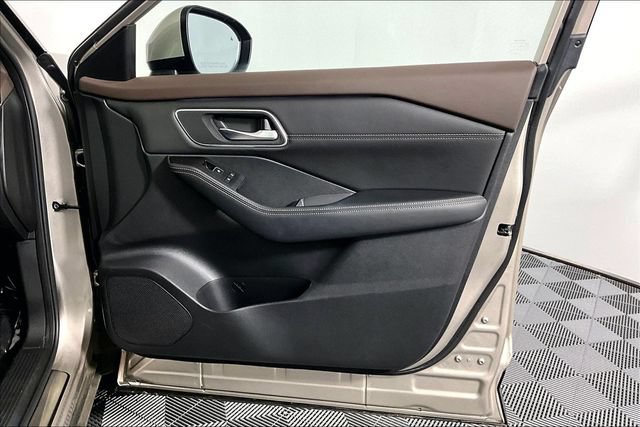 Used 2023 Nissan Rogue Platinum w/ Platinum Premium Package FWD image 26