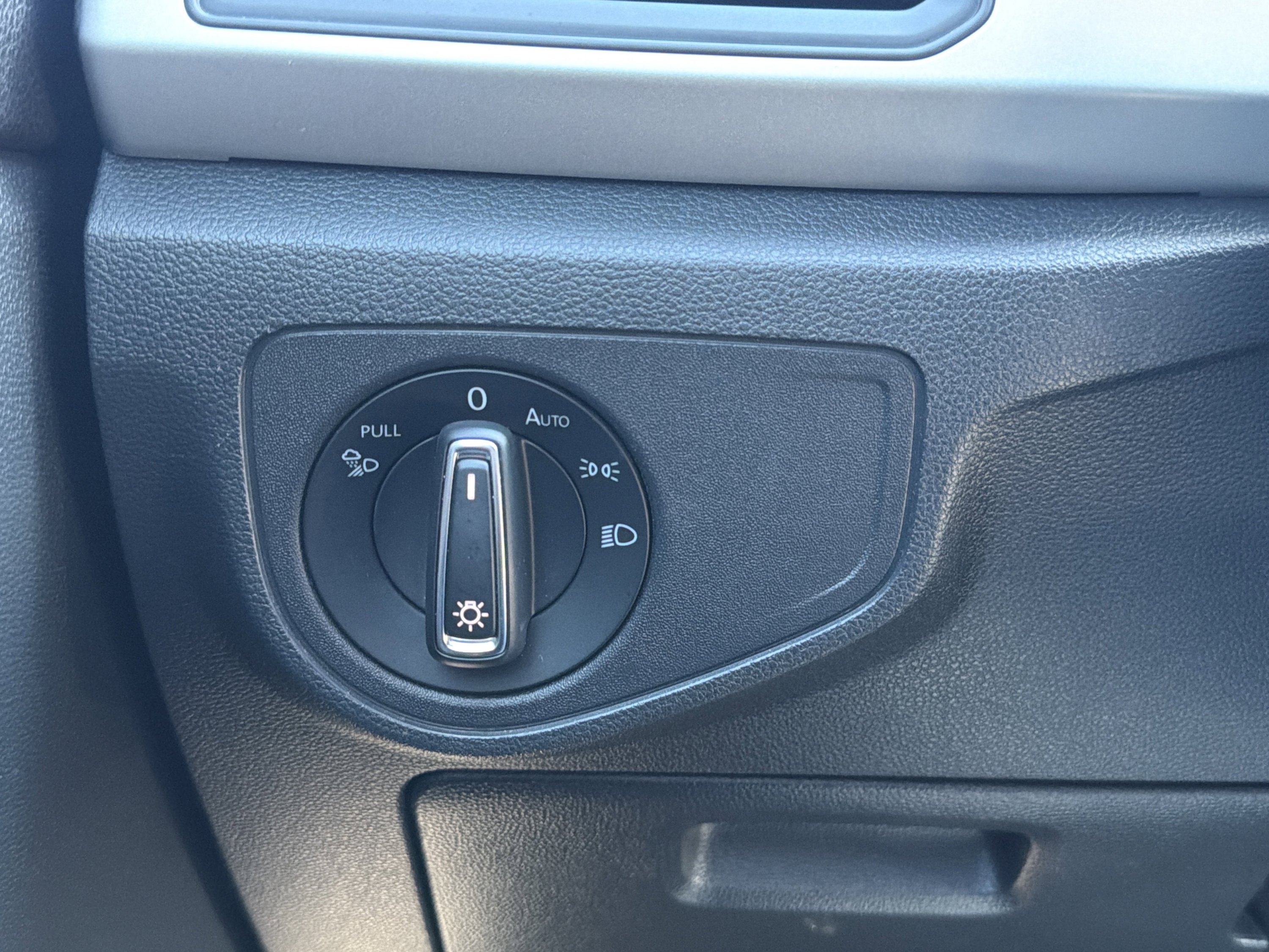 Used 2021 Volkswagen Atlas Cross Sport SE FWD image 51