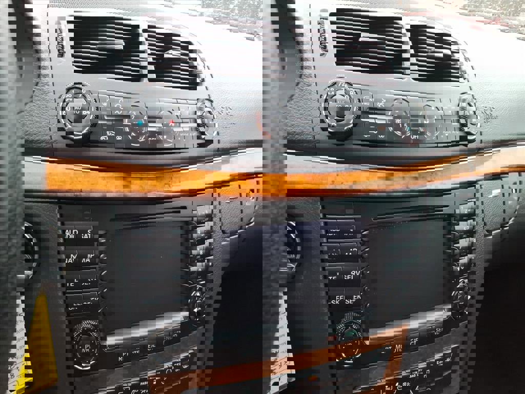 Used 2005 Mercedes-Benz E 320 4MATIC Sedan image 19