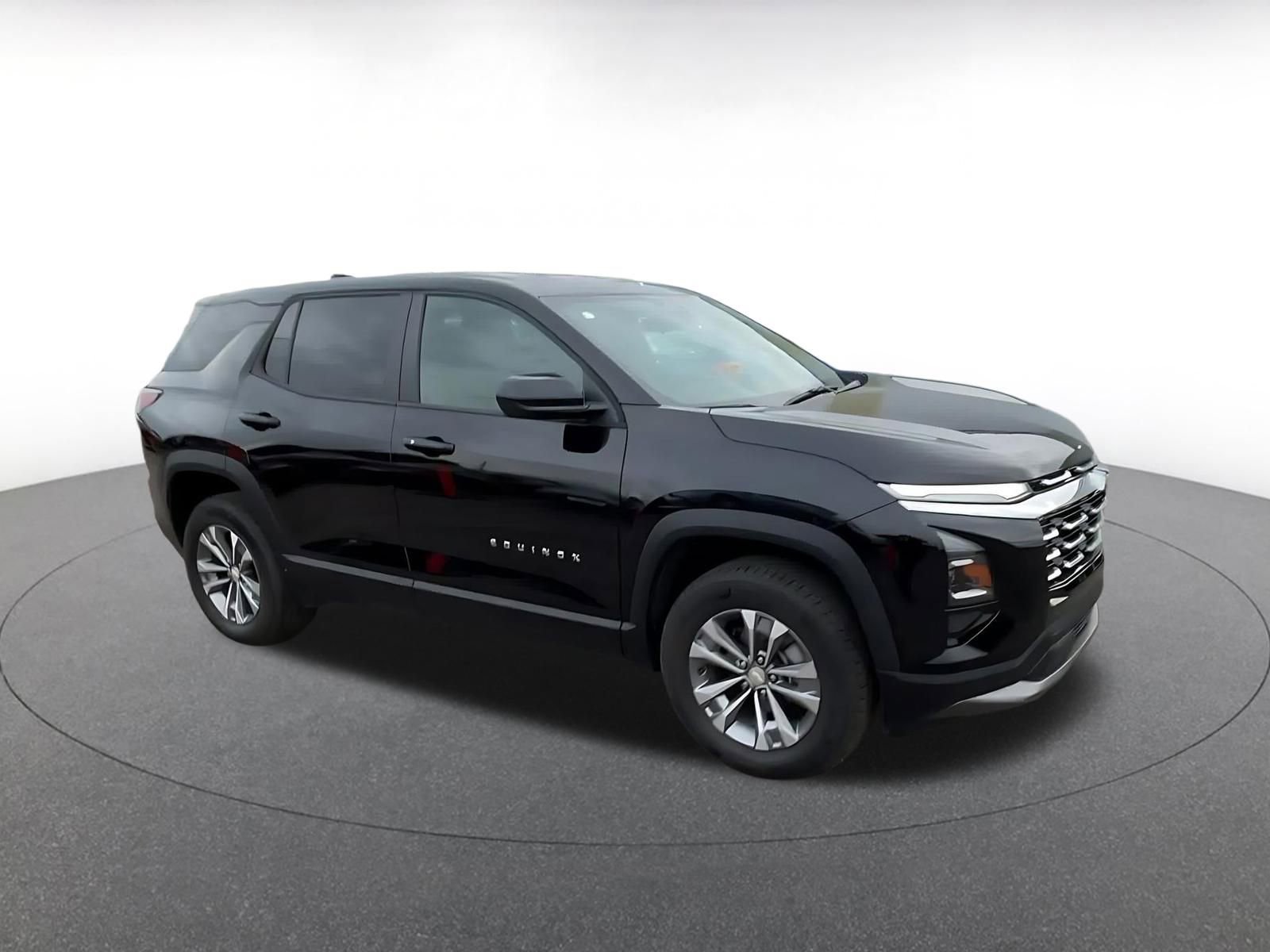 Used 2025 Chevrolet Equinox LT image 2