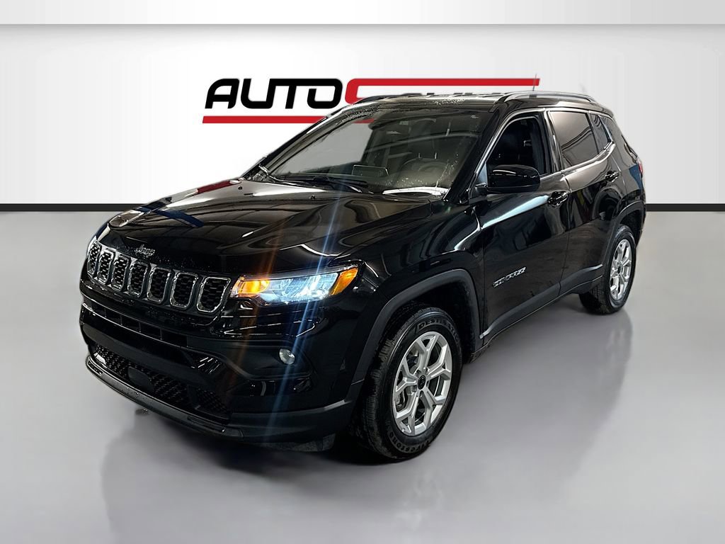 Used 2025 Jeep Compass Latitude image 3