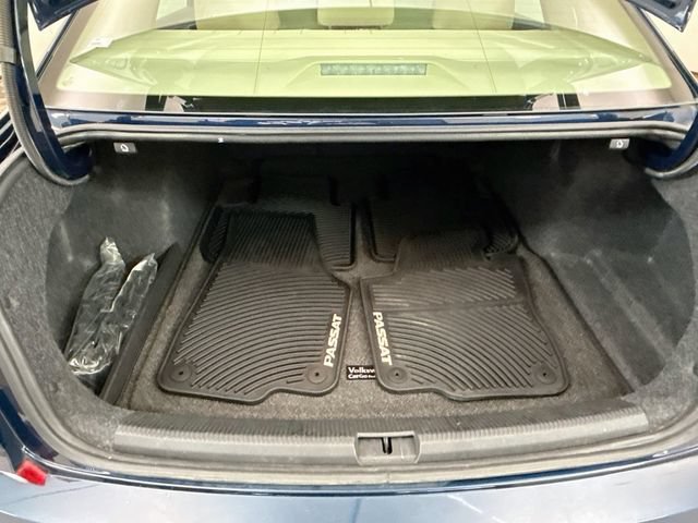Used 2018 Volkswagen Passat 2.0T SEL Premium FWD image 28