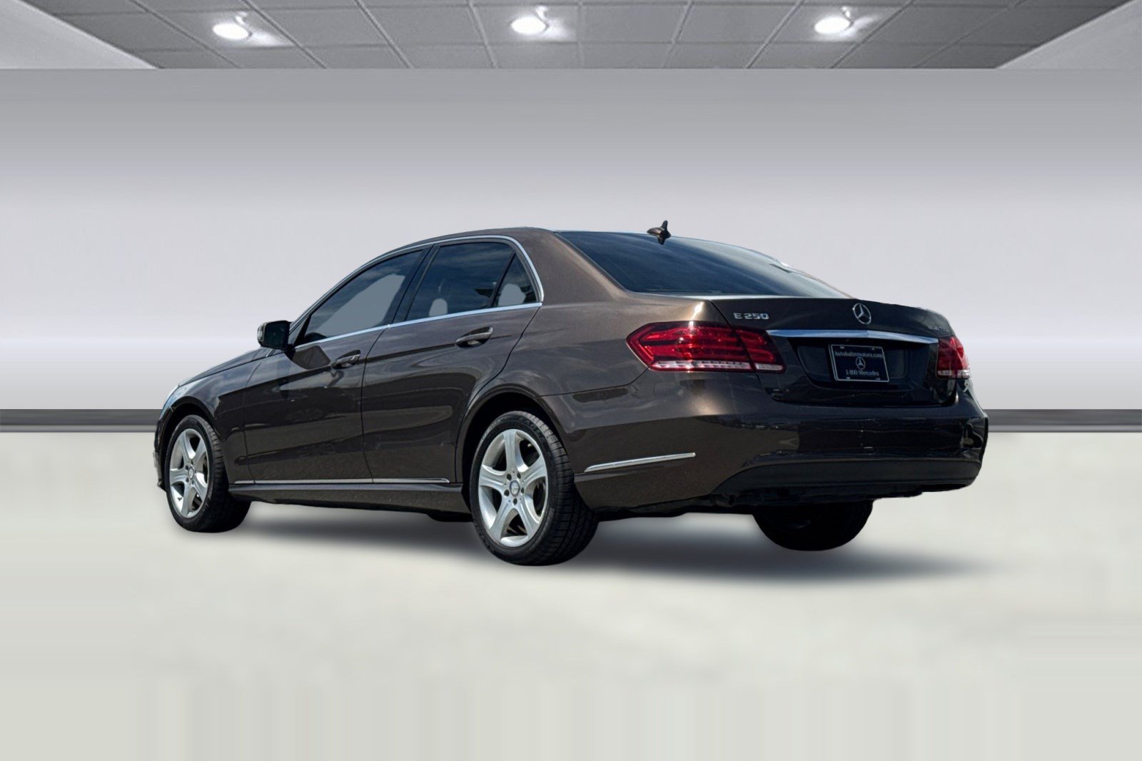 Used 2015 Mercedes-Benz E 250 BlueTEC 4MATIC Sedan image 3
