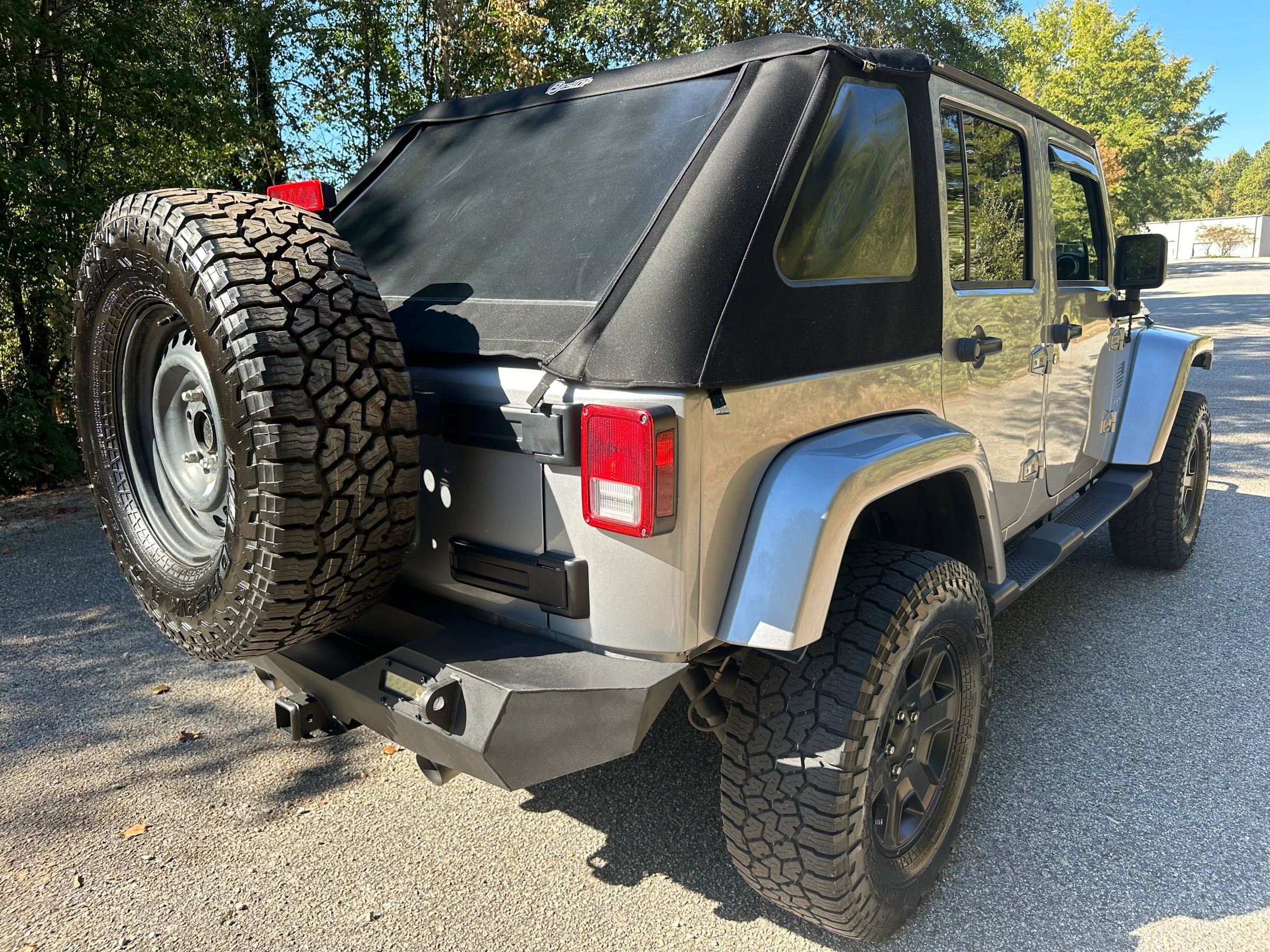 Used 2018 Jeep Wrangler Unlimited Sahara image 5