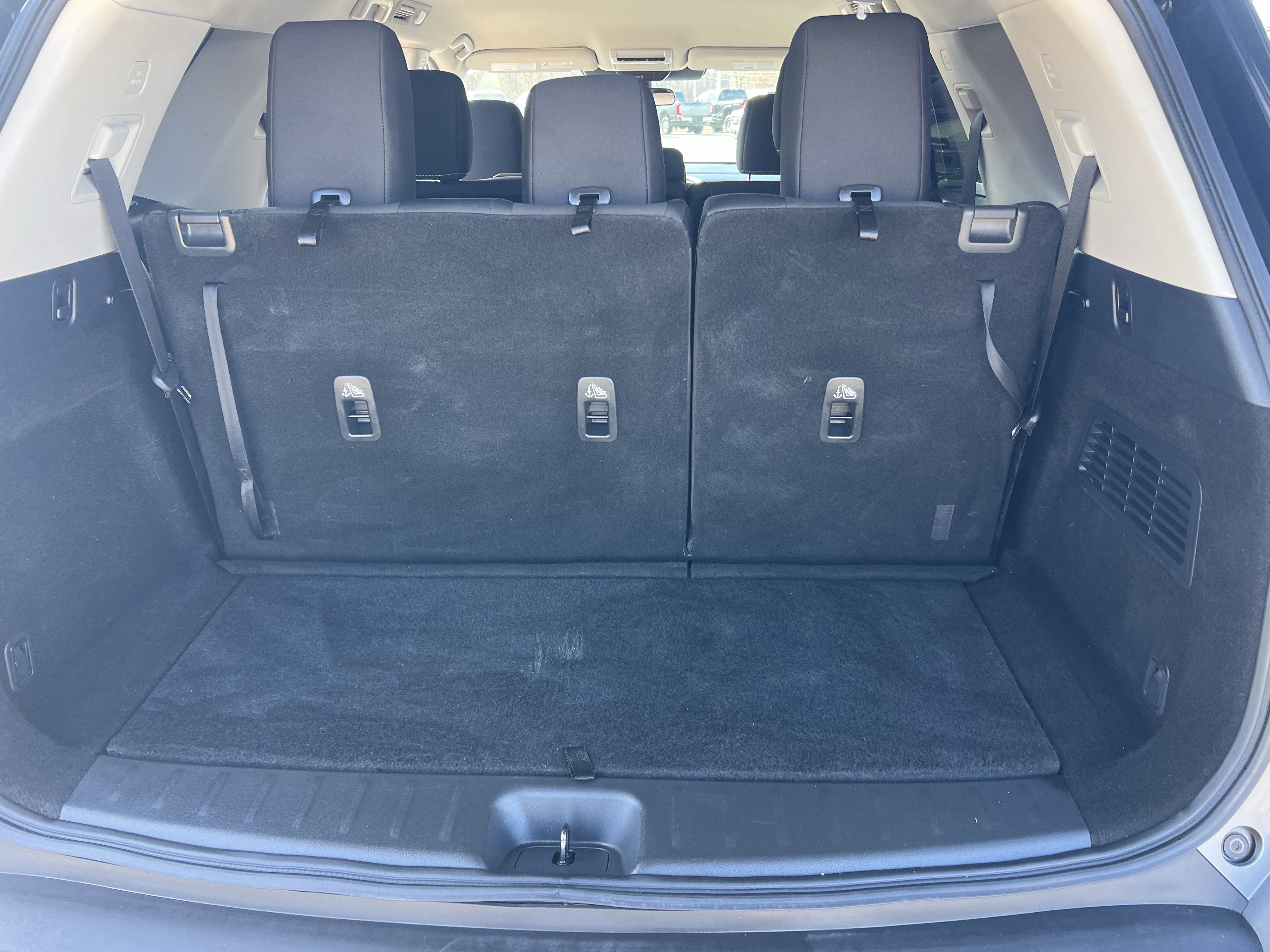 Used 2024 Nissan Pathfinder S image 29