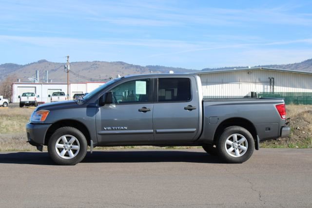 Used 2014 Nissan Titan SV image 2