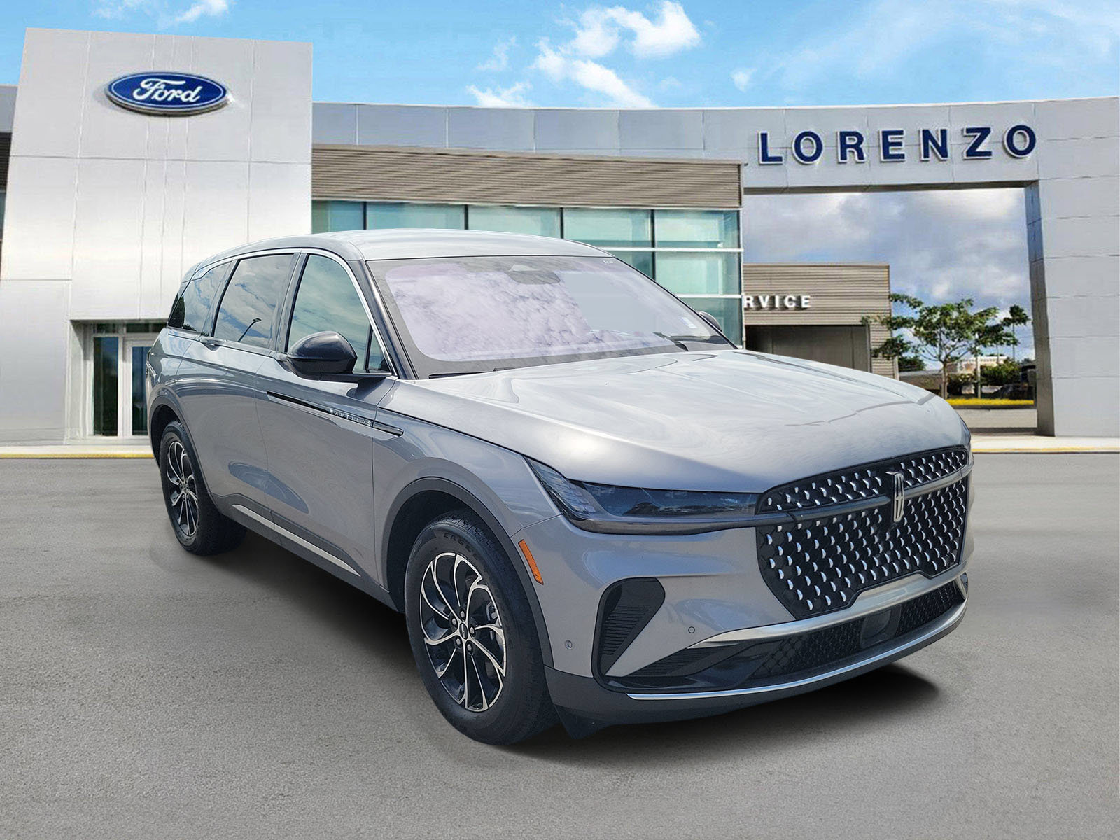 Used 2024 Lincoln Nautilus Premier AWD/4WD image 3